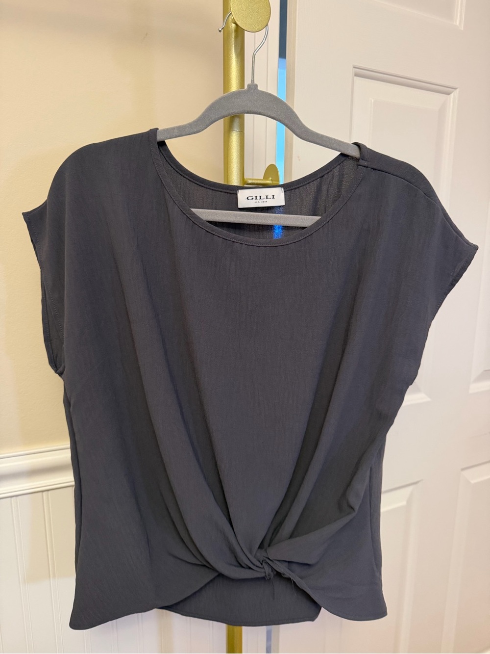 Gilli Charcoal Gray Short Sleeve Knot Front Top